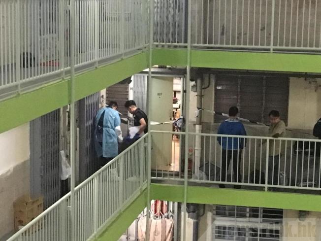 新澳今晚特9点30开什么和带妻儿自杀独自逃生与妻子带着孩子跳河